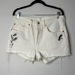 Levi’s White & Black Jean Shorts with Embroidered Dragonfly & Flowers – Size 30